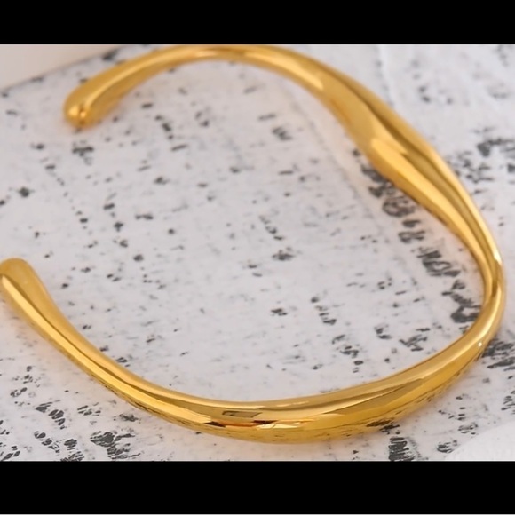 RETRO vibe gold wavy ring - Picture 6 of 9